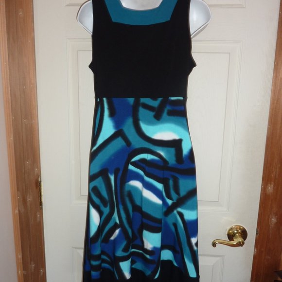 Rock 'N Karma Canadian Design Dress - Picture 2 of 4